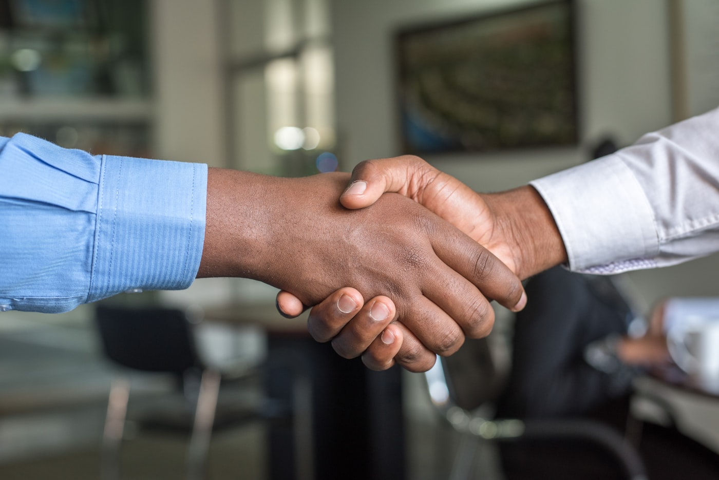 Prise de participation — partenariat et poignée de main
